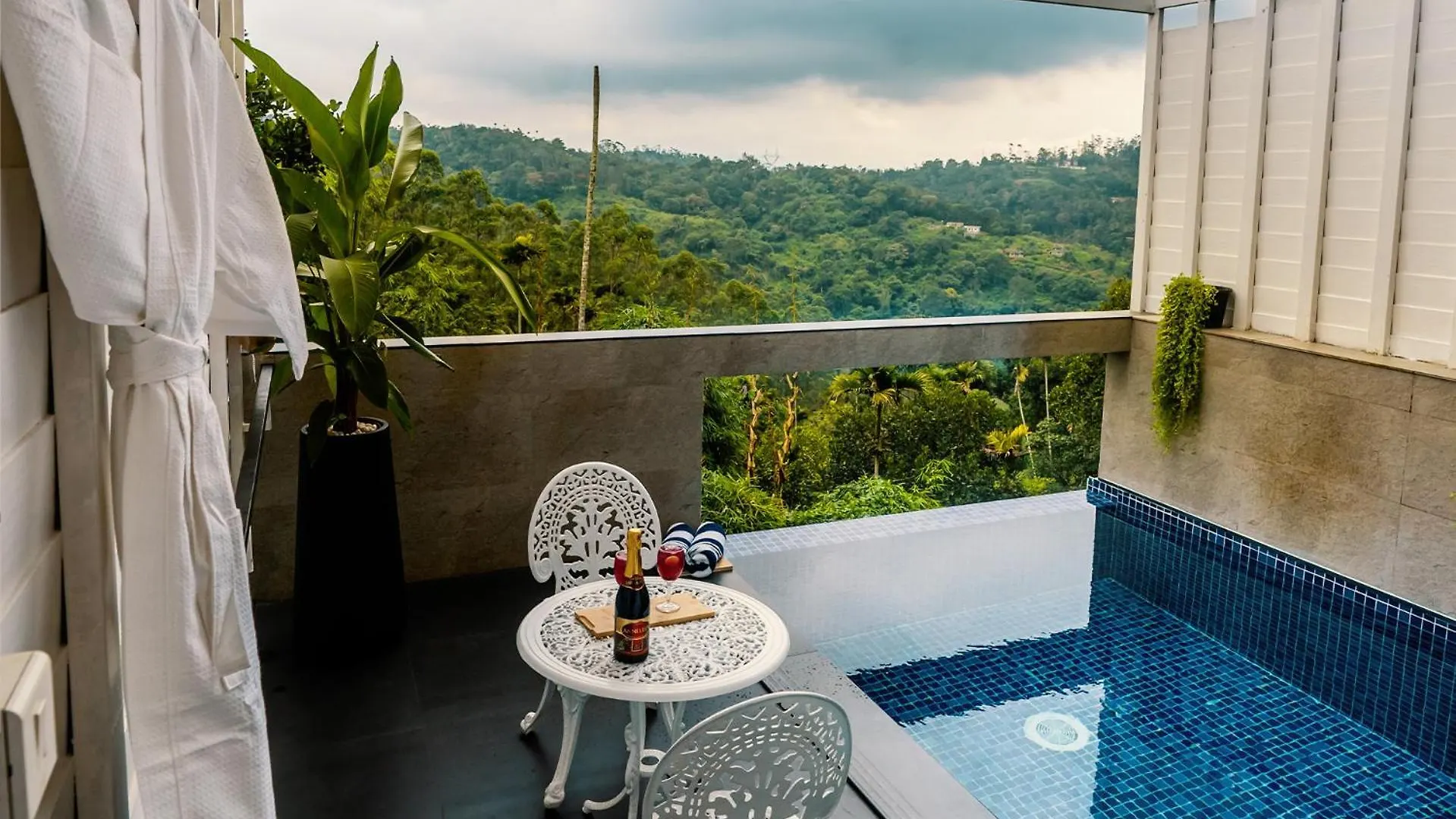 The Leaf Munnar Hotel Resort